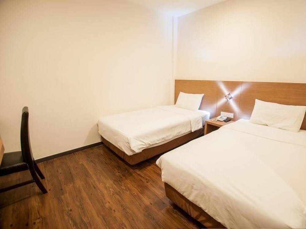 Nagoya Inn Hotel Kuah Exterior foto